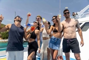 Aten: Dagskryssning med simning på öarna. DJ, lunch och dryck ingår.