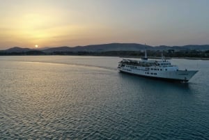 Aten: Dagskryssning med simning på öarna. DJ, lunch och dryck ingår.