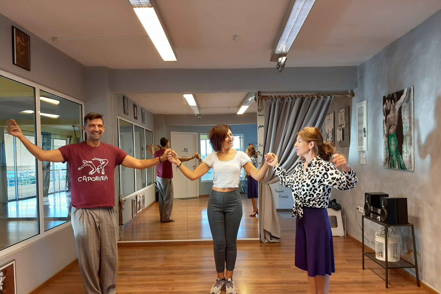 Ateena: Opi kreikkalaisia tansseja makean herkkujen kera