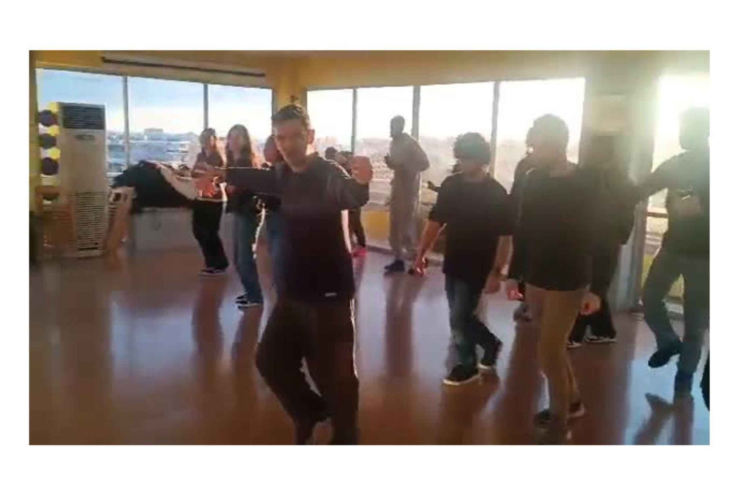 Ateena: Opi kreikkalaisia tansseja makean herkkujen kera