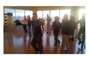 Ateena: Opi kreikkalaisia tansseja makean herkkujen kera