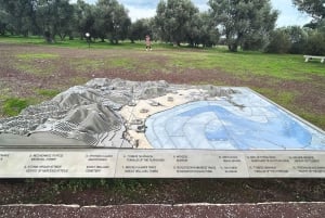 アテネマラソン湖、博物館、シャイニアス・ビーチ日帰りツアー