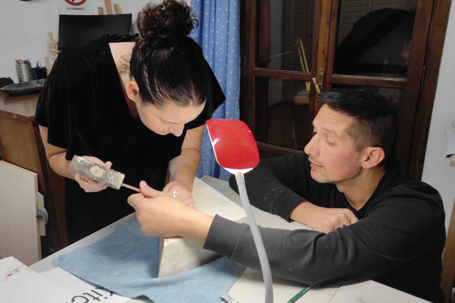 Atenas: Taller de talla de palabras en mármol