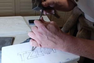 Atenas: Taller de talla de palabras en mármol