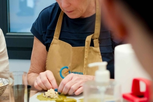 Tour durch den Athener Markt und Kochkurs in einem wunderschönen Garten