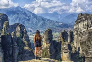 Atene: Escursione di un giorno a Meteora in spagnolo con guida dal vivo e pranzo
