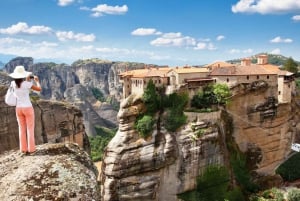 Atene: Escursione di un giorno a Meteora in spagnolo con guida dal vivo e pranzo