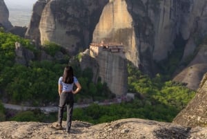 Atene: Escursione di un giorno a Meteora in spagnolo con guida dal vivo e pranzo