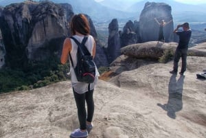 Atene: Escursione di un giorno a Meteora in spagnolo con guida dal vivo e pranzo