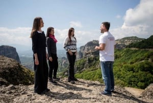 Atene: Escursione di un giorno a Meteora in spagnolo con guida dal vivo e pranzo