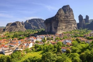 Atene: Escursione di un giorno a Meteora in spagnolo con guida dal vivo e pranzo