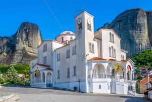 Atene: Escursione di un giorno a Meteora in spagnolo con guida dal vivo e pranzo