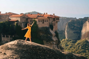 Athens: Meteora DayTrip by Train, English or Spanish & Lunch