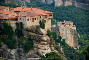 Athens: Meteora Day Trip in Spanish with Live Guide & Lunch