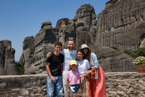 Athens: Meteora Day Trip in Spanish with Live Guide & Lunch