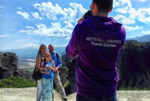 Athens: Meteora Day Trip in Spanish with Live Guide & Lunch