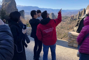 Athens: Meteora Day Trip in Spanish with Live Guide & Lunch