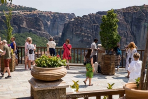 Athens: Meteora Day Trip in Spanish with Live Guide & Lunch