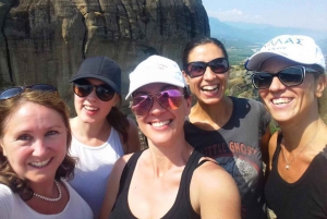 Athens: Meteora Day Trip in Spanish with Live Guide & Lunch