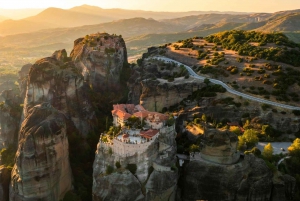 Atenas: Tour de Meteora com guia local e opção de almoço grego