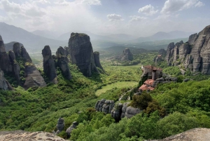 Athens: Meteora Independent Train Trip and Monastery Tour