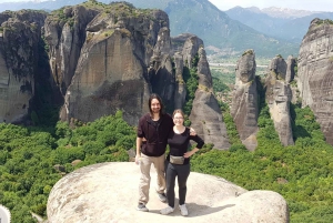 Athens: Meteora Independent Train Trip and Monastery Tour