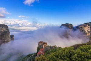 Athen: Meteora Klöster & Höhlen Tagestour & Mittagessen Option