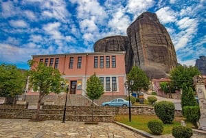 Athènes : Excursion d'une journée aux monastères et grottes des Météores et option déjeuner
