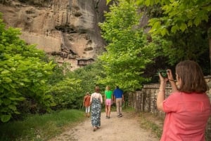 Atenas: Excursión de un día a los Monasterios y Cuevas de Meteora y opción de almuerzo
