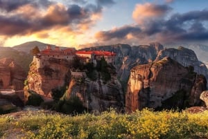 Aten: Meteora kloster och grottor dagsutflykt och lunchalternativ