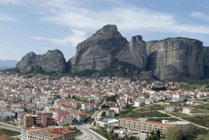 Athens: Meteora Small-Group Day Trip & Visit to Thermopylae