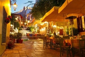 Atenas: Tour nocturno de la ciudad a pie en inglés o español