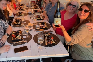 Atenas: tour a pie nocturno y cata de vino