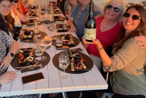 Ateny: nocna wycieczka piesza i degustacja win