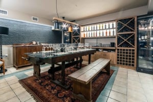 アテネ：ブレトス プラカでのウーゾ テイスティング