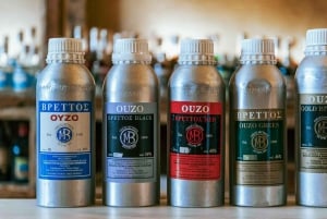 アテネ：ブレトス プラカでのウーゾ テイスティング