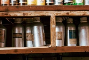 アテネ：ブレトス プラカでのウーゾ テイスティング