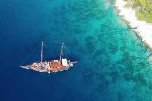 Desde Atenas: Crucero de un día al Pireo