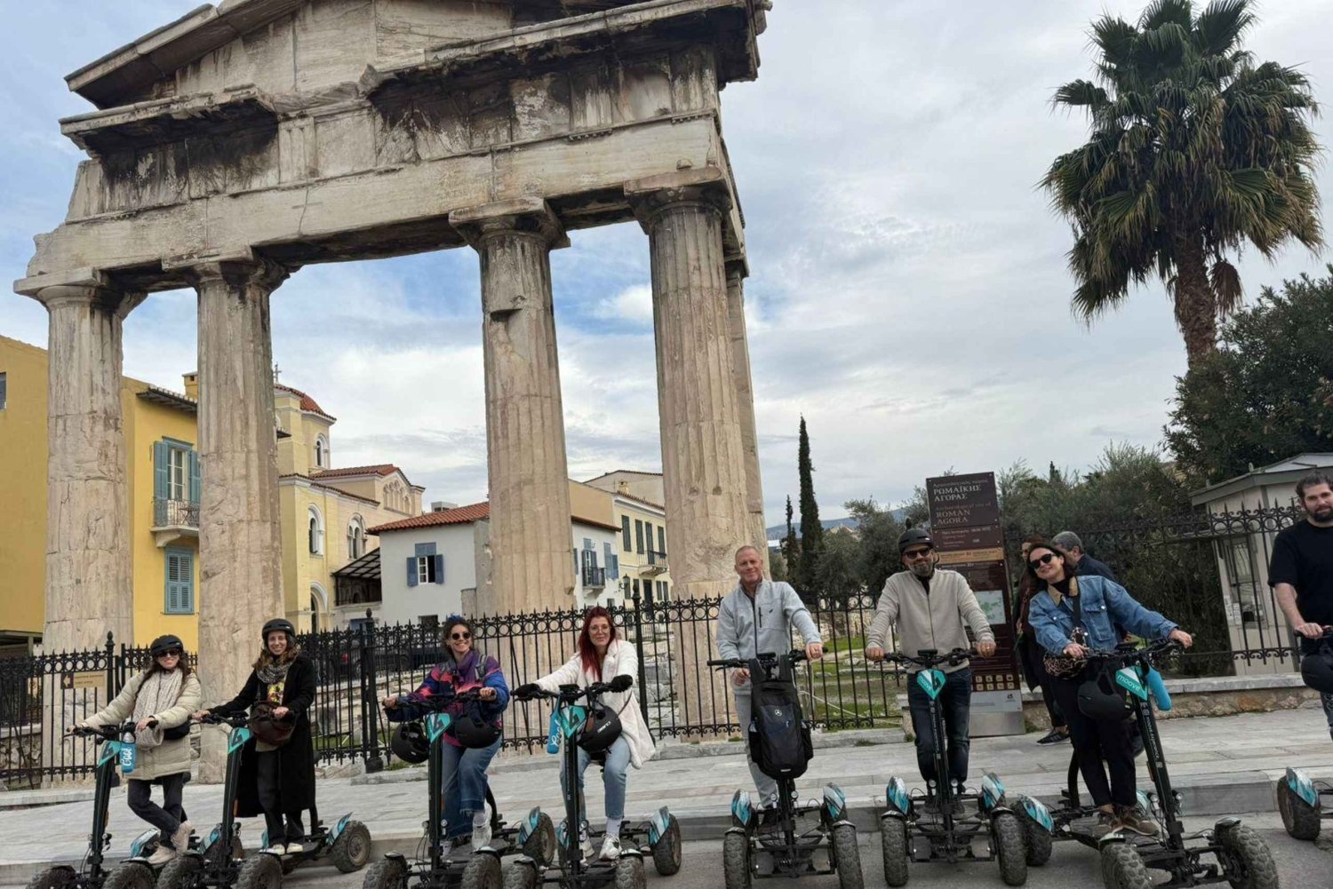 Tour en moto eléctrica por la Atenas antigua