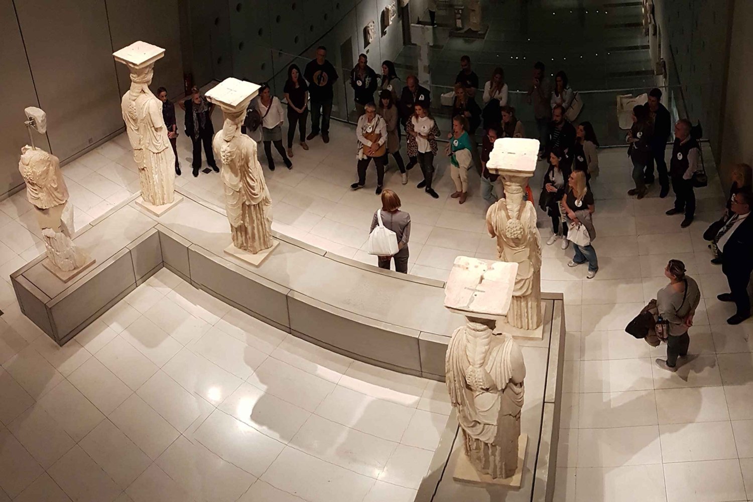 Atenas: tour privado nocturno por el Museo de la Acrópolis