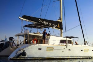 Atenas: crucero privado en catamarán con barbacoa, barra libre y traslado