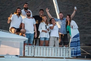 Atenas: crucero privado en catamarán con barbacoa, barra libre y traslado