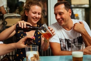 Athen: Privater Abend in Koukaki mit Drinks & Snacks