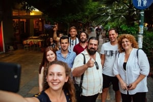 Atene: tour serale privato con bevande e morsi a Koukaki