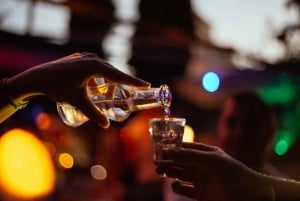 Athens: Private Evening Tour w/ Drinks & Bites in Koukaki
