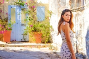 Athens: Professional photoshoot at Anafiotika Village