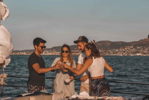 Athens: Sunset Cruise with Snacks and Drinks