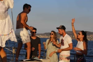 Athens: Sunset Cruise with Snacks and Drinks