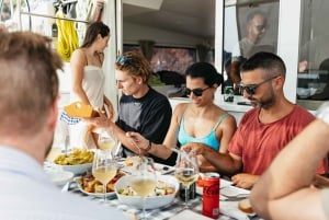 Atenas: Cruzeiro de catamarã pela Riviera com refeição e bebidas