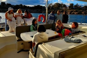 Athens: Riviera Catamaran Tour with Meal and Drinks